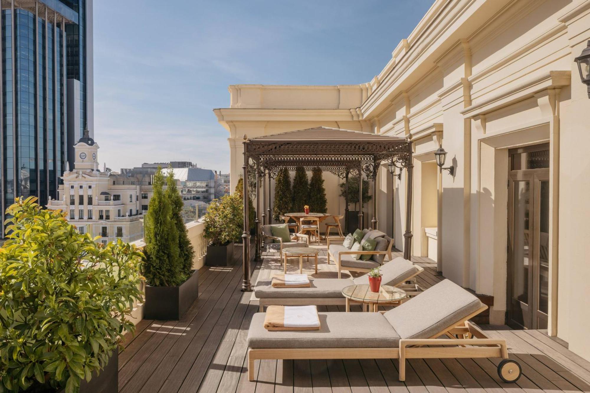 Suite Royal Red Level